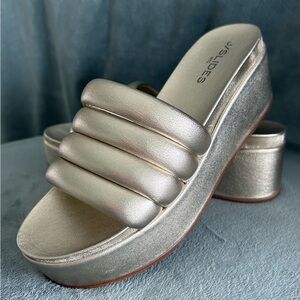 J/Slides NYC Woman’s shoe size 8